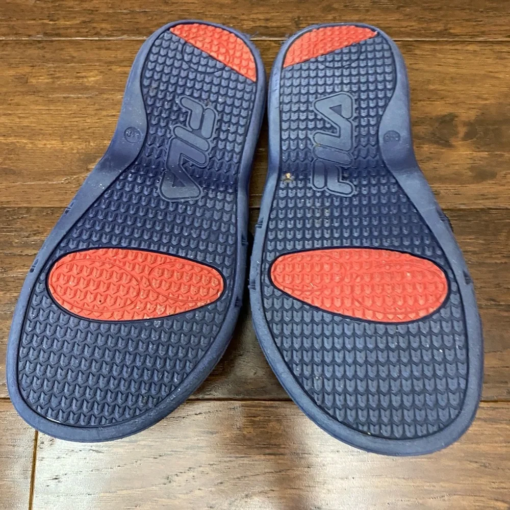 FILA size 8 Slides